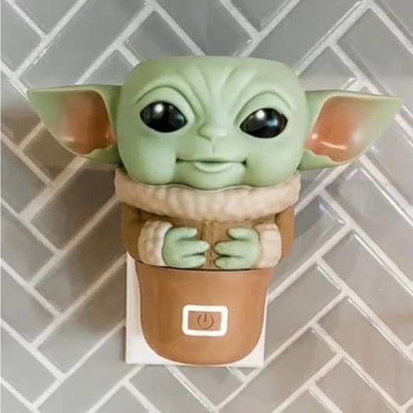 Scentsy Green and Tan Wall Plug-In - Picture 3 of 4